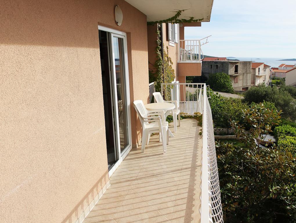 Apartments Silvija Primosten Exterior photo